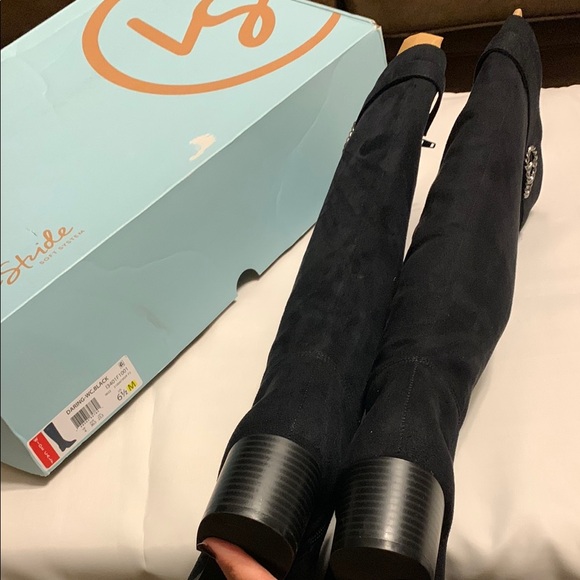 Elegant Black Suede Knee-High Women's Boots - Picture 5 of 12